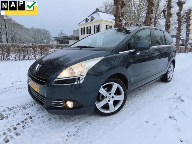 2012 Peugeot 5008 in Blue for sale