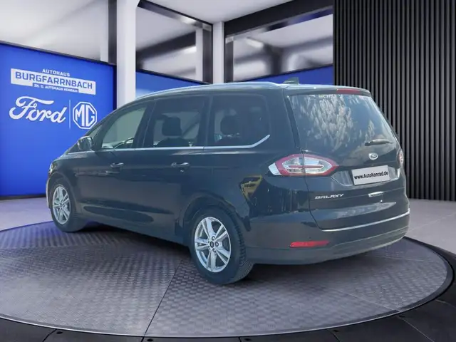 Ford Galaxy view 4