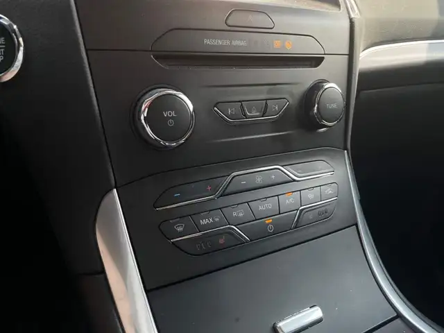 Ford Galaxy view 15