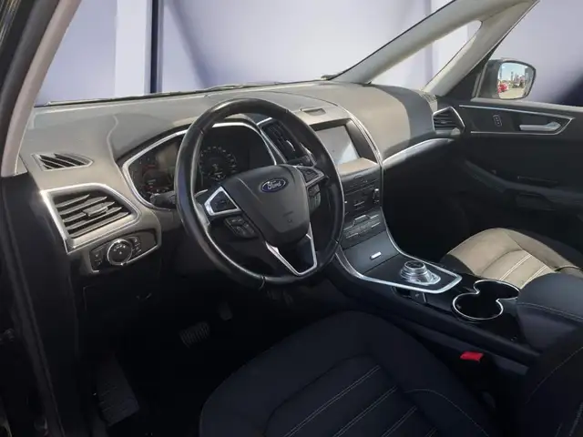 Ford Galaxy view 13