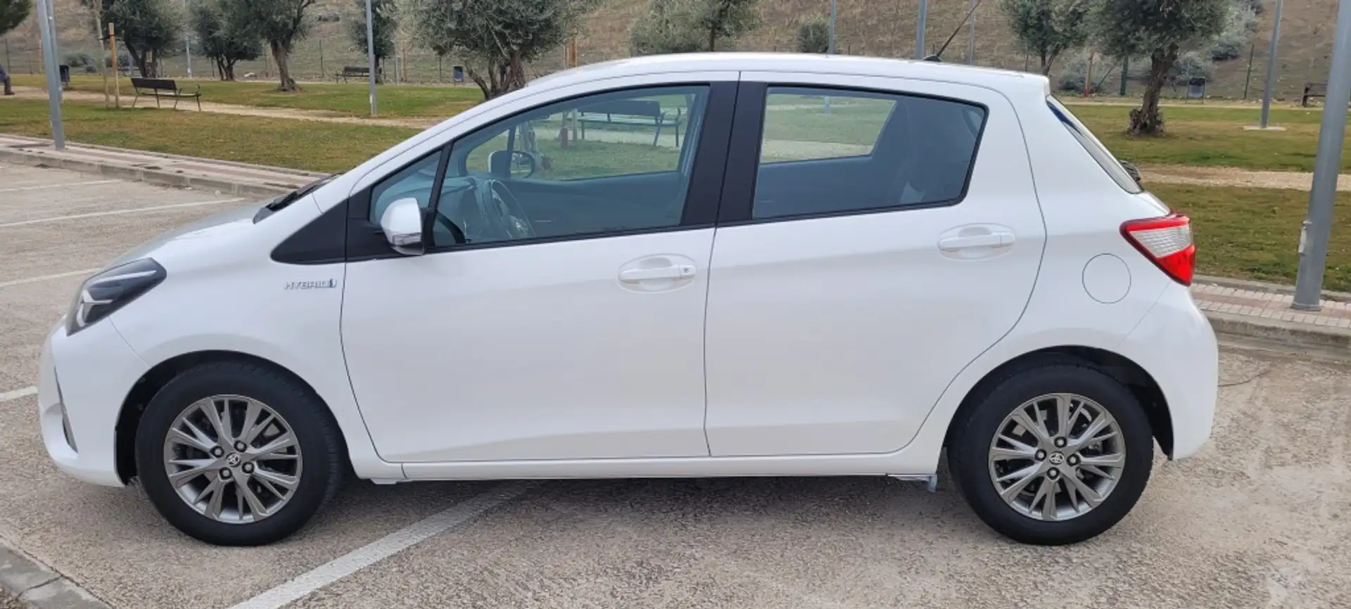 Toyota Yaris 100H 1.5 Active Tech Blanco - 2
