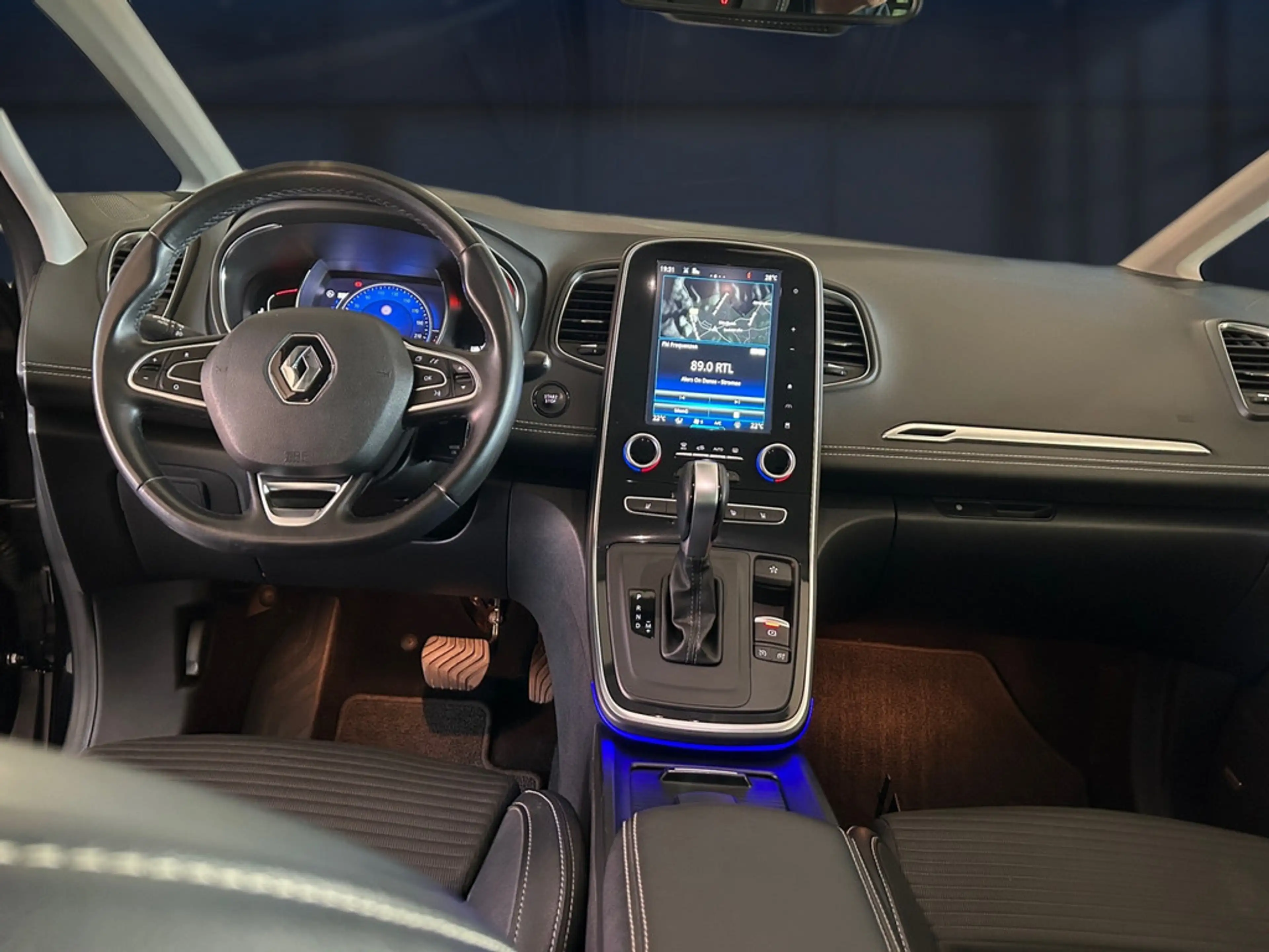 Renault Scenic IV 1.3 Grand BOSE Edition — photo 10
