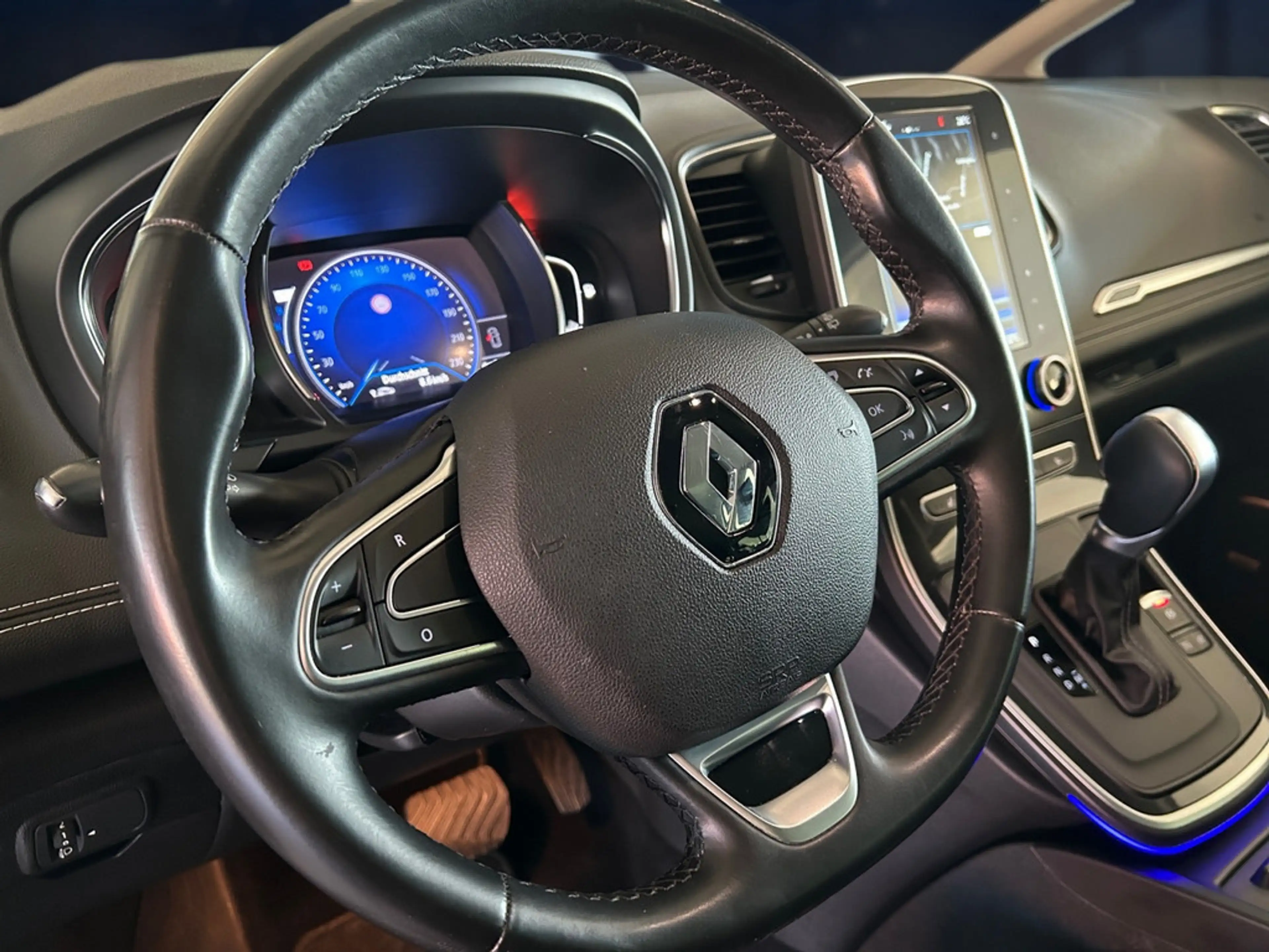 Renault Scenic IV 1.3 Grand BOSE Edition — photo 9