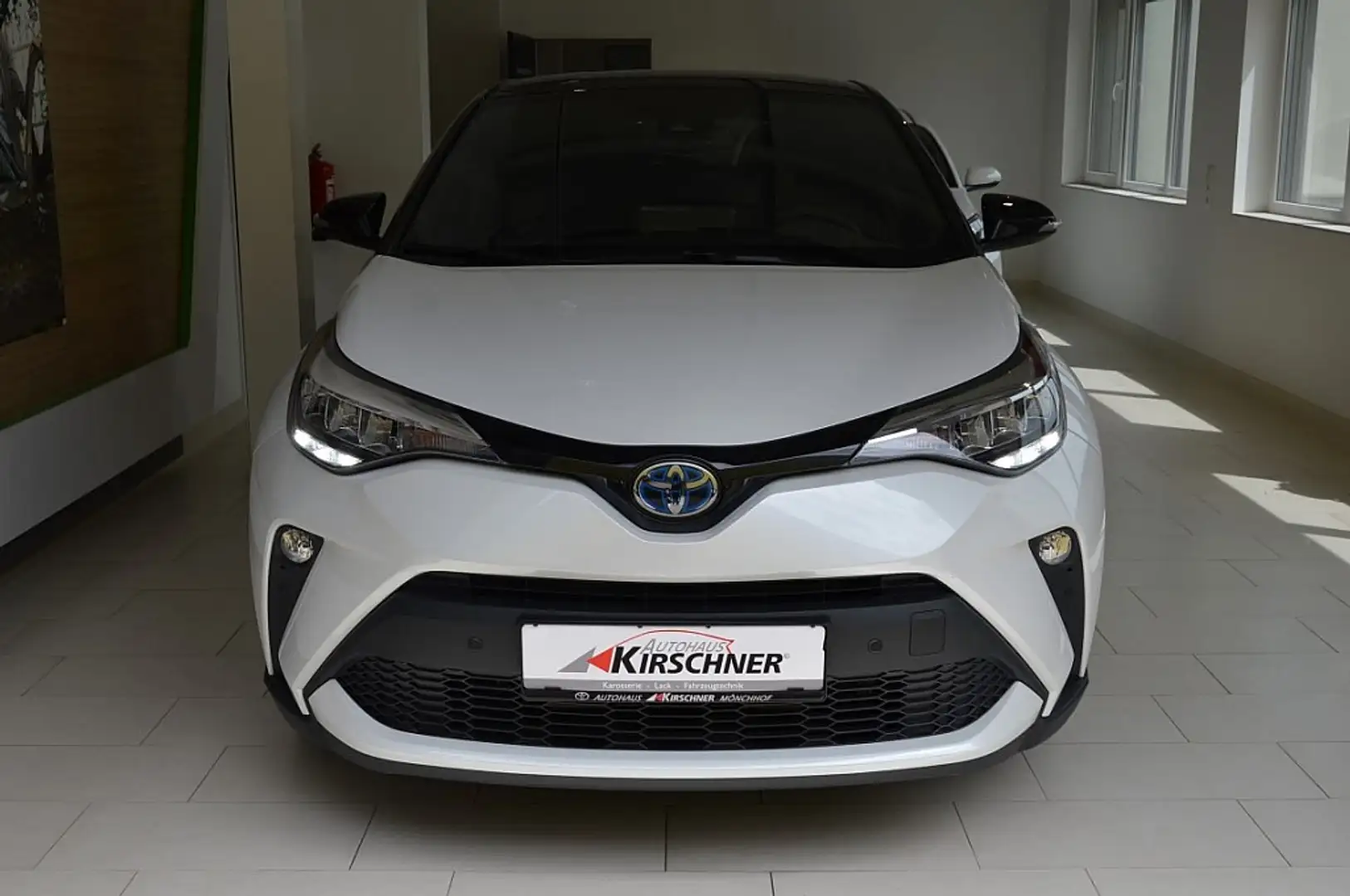 Toyota C-HR 1,8 Hybrid ACTIVE DRIVE CVT Weiß - 2