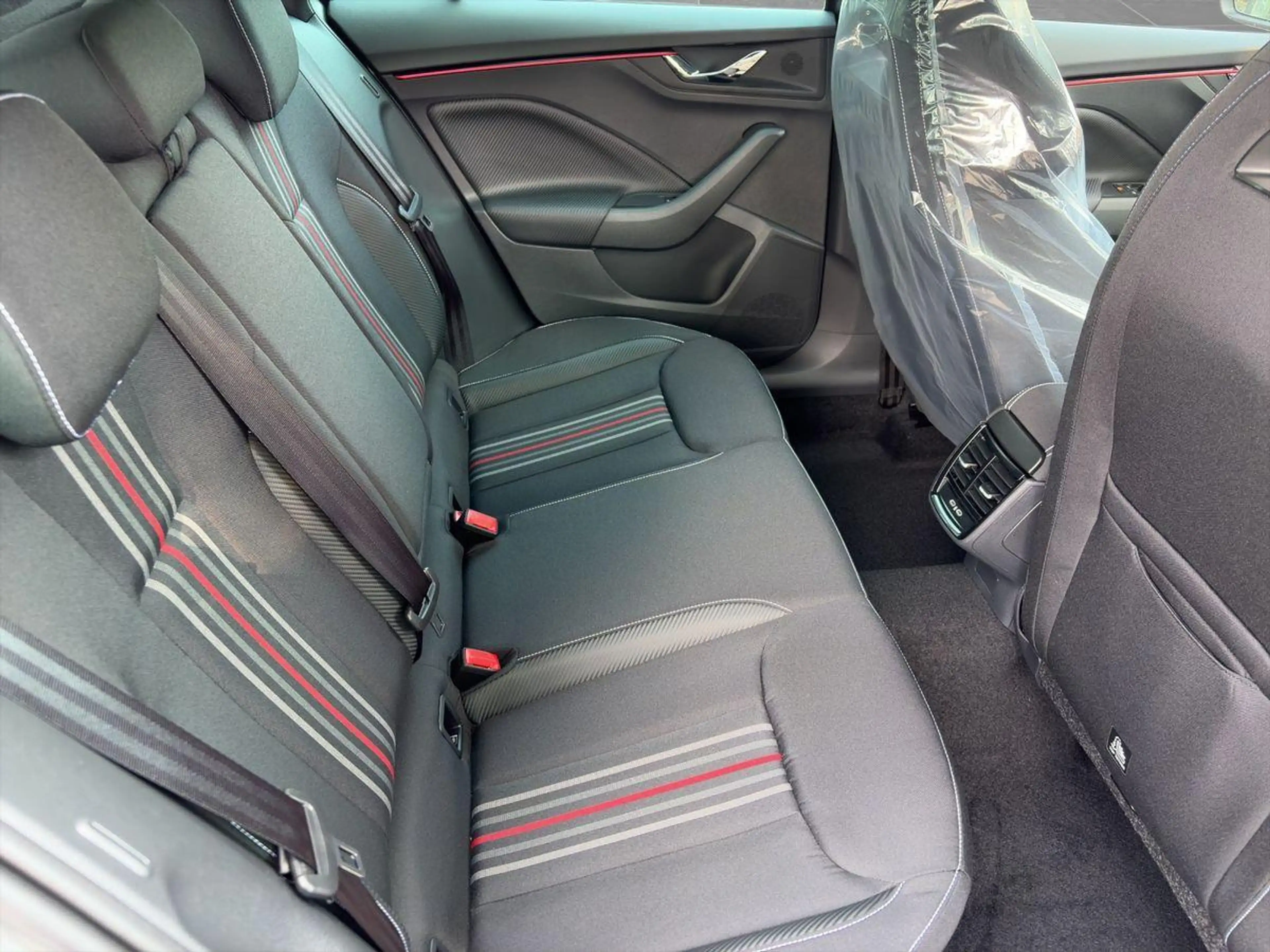 Skoda Kamiq Monte Carlo 1,0 TSI DSG AHK Schwenkbar — photo 8