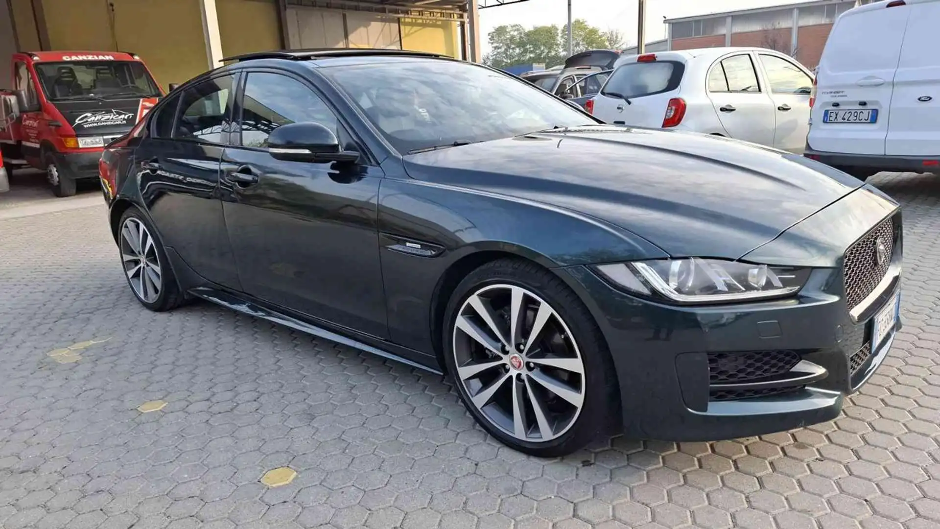 Jaguar XE 2.0 D Turbo 180CV aut. R-Sport Verde - 1