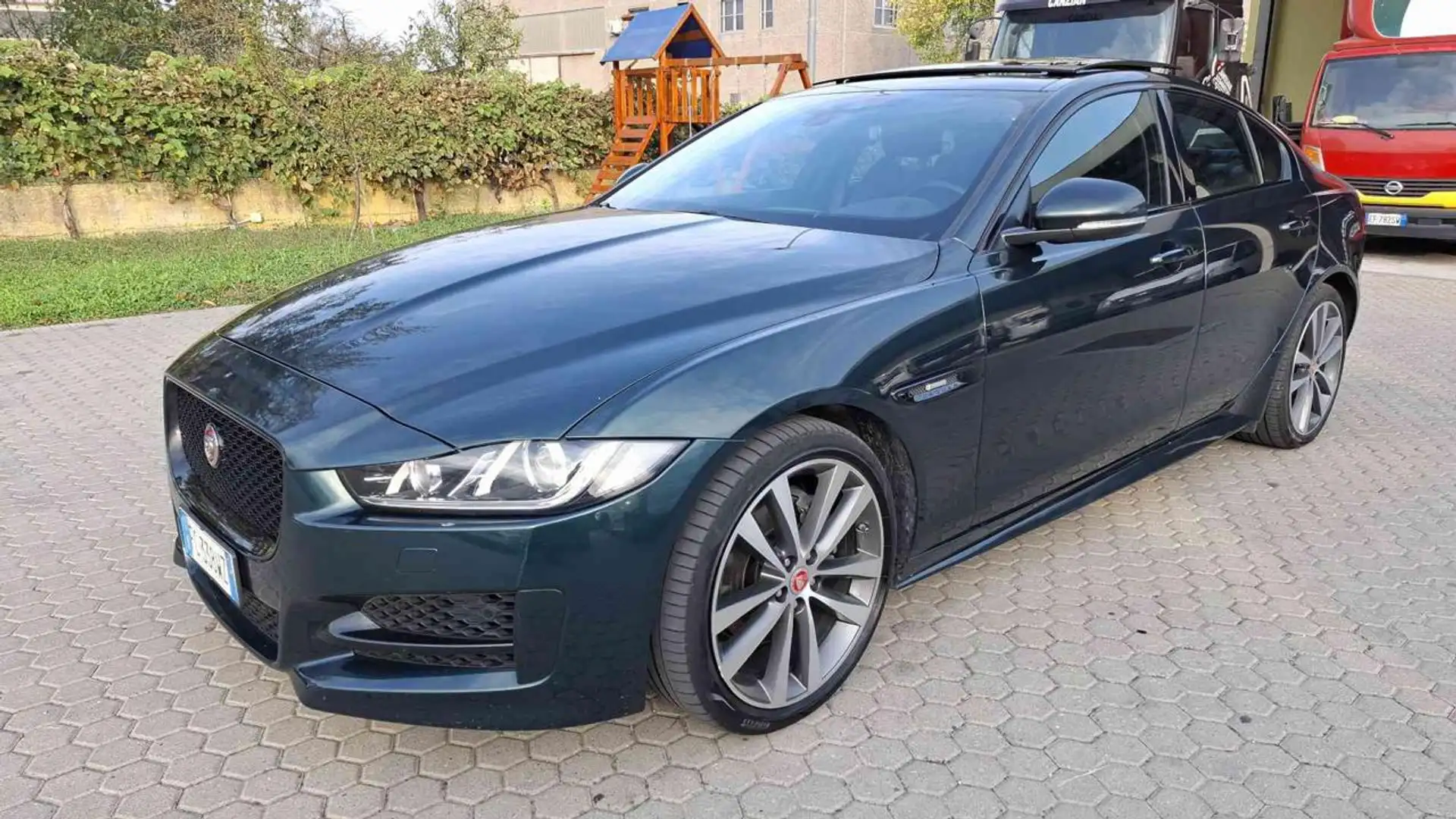 Jaguar XE 2.0 D Turbo 180CV aut. R-Sport Verde - 2