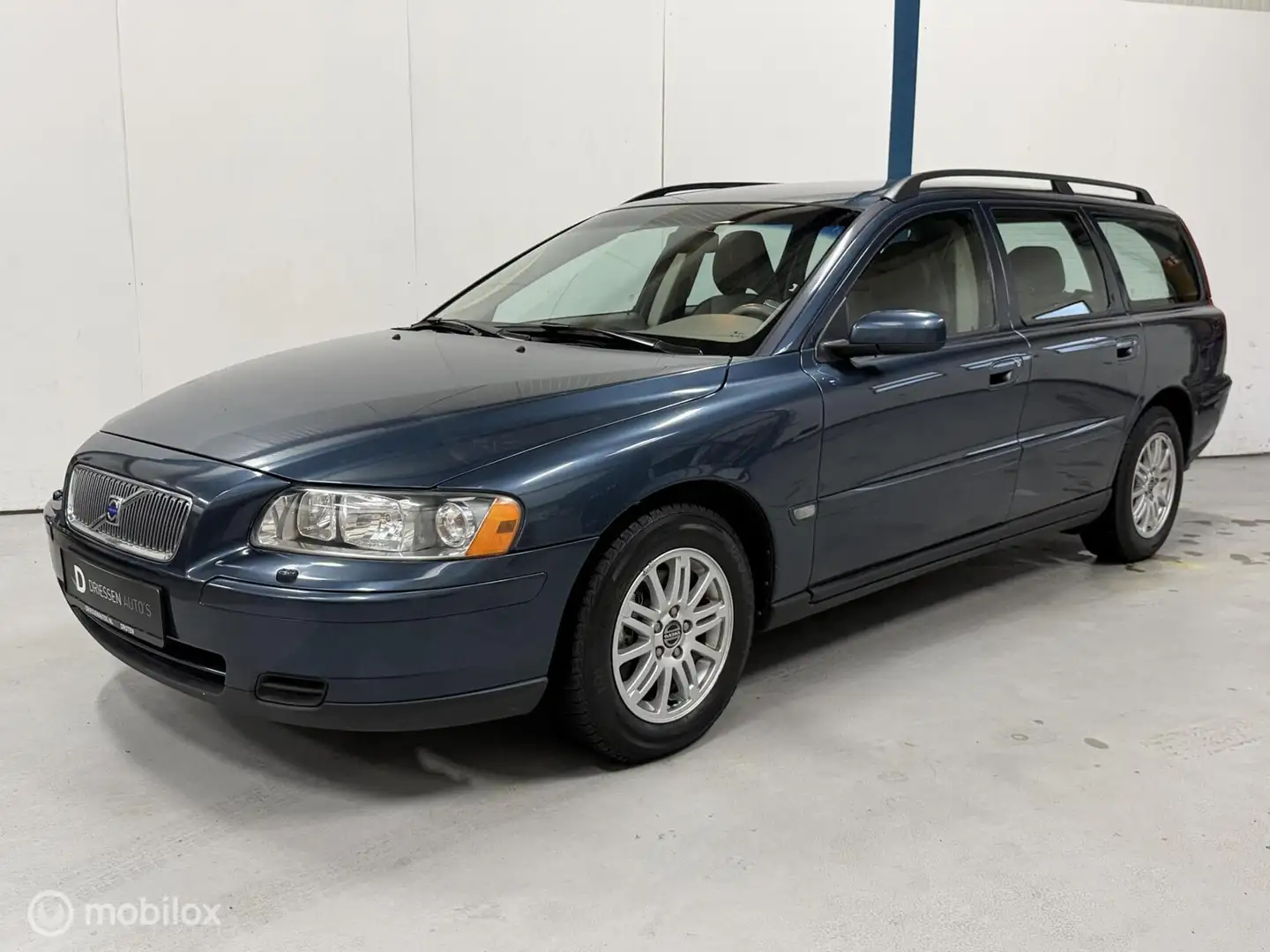 Volvo V70 2.4 Kinetic AUTOMAAT / YOUNGTIMER Blau - 1