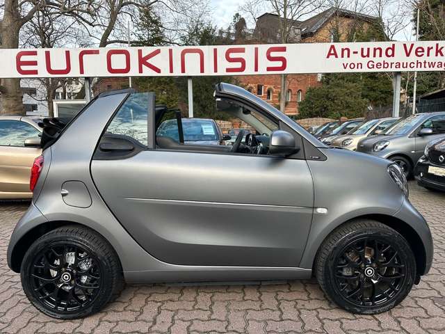 Imagine smart forTwo fortwo cabrio 66kW DCT prime SPORT*NAVI*JBL*KAM*