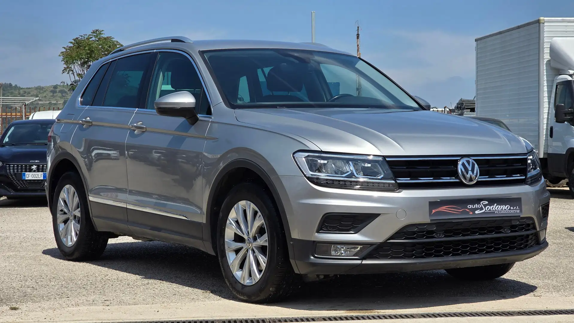 Volkswagen Tiguan Tiguan 1.6 tdi Business 115cv BMT Gris - 2