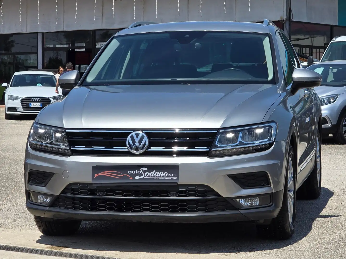 Volkswagen Tiguan Tiguan 1.6 tdi Business 115cv BMT Gris - 1