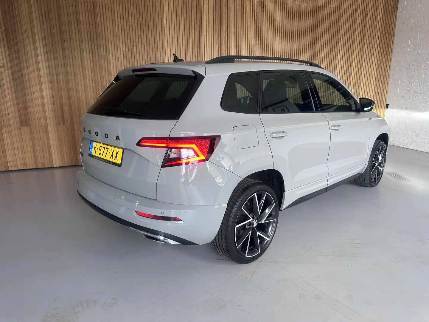 Skoda Karoq 1.5 TSI ACT Sportline Business Trekhaak | Canton | Grijs - 2