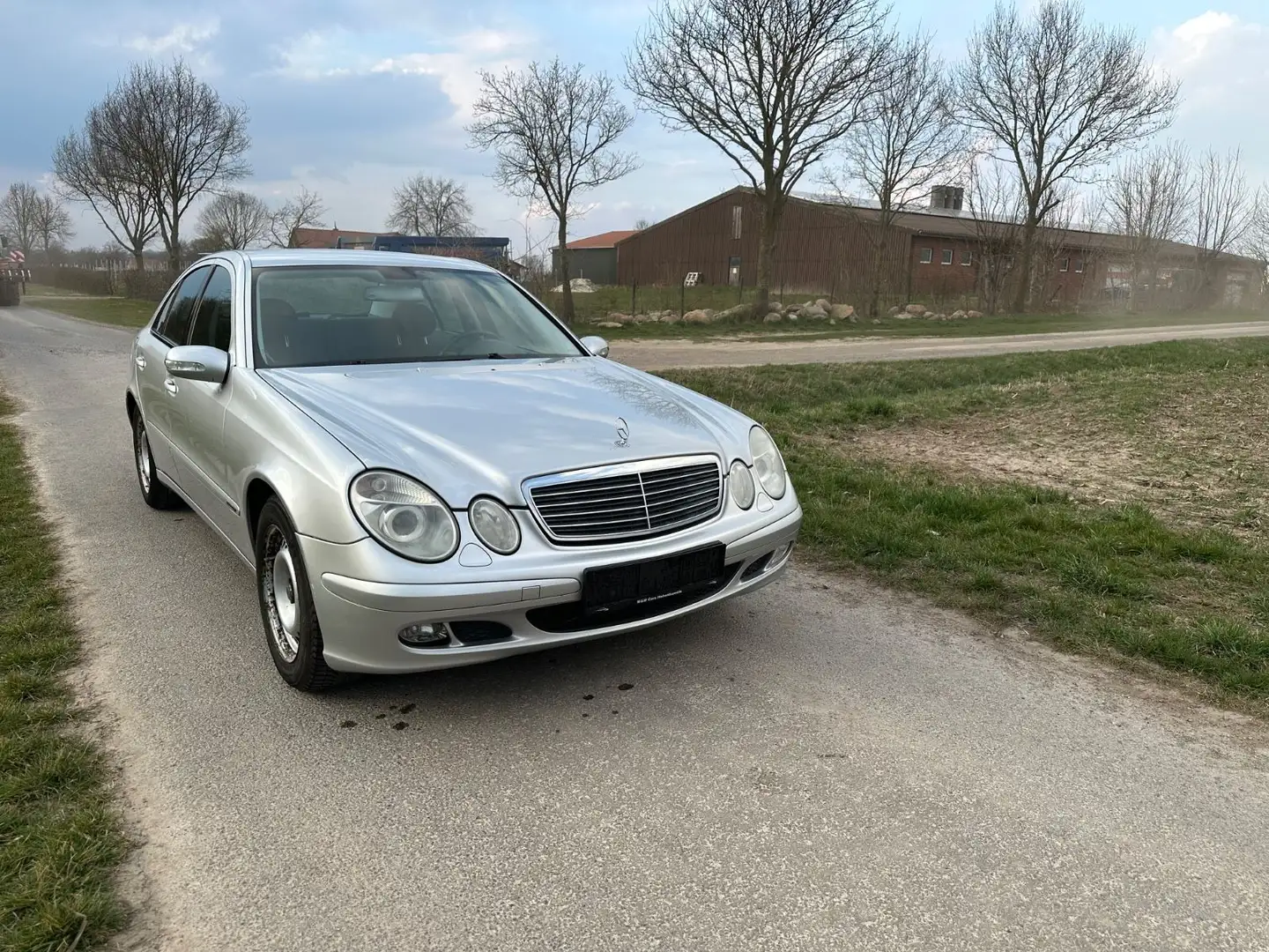 Mercedes-Benz E 240 E -Klasse Lim. E 240 Silver - 2