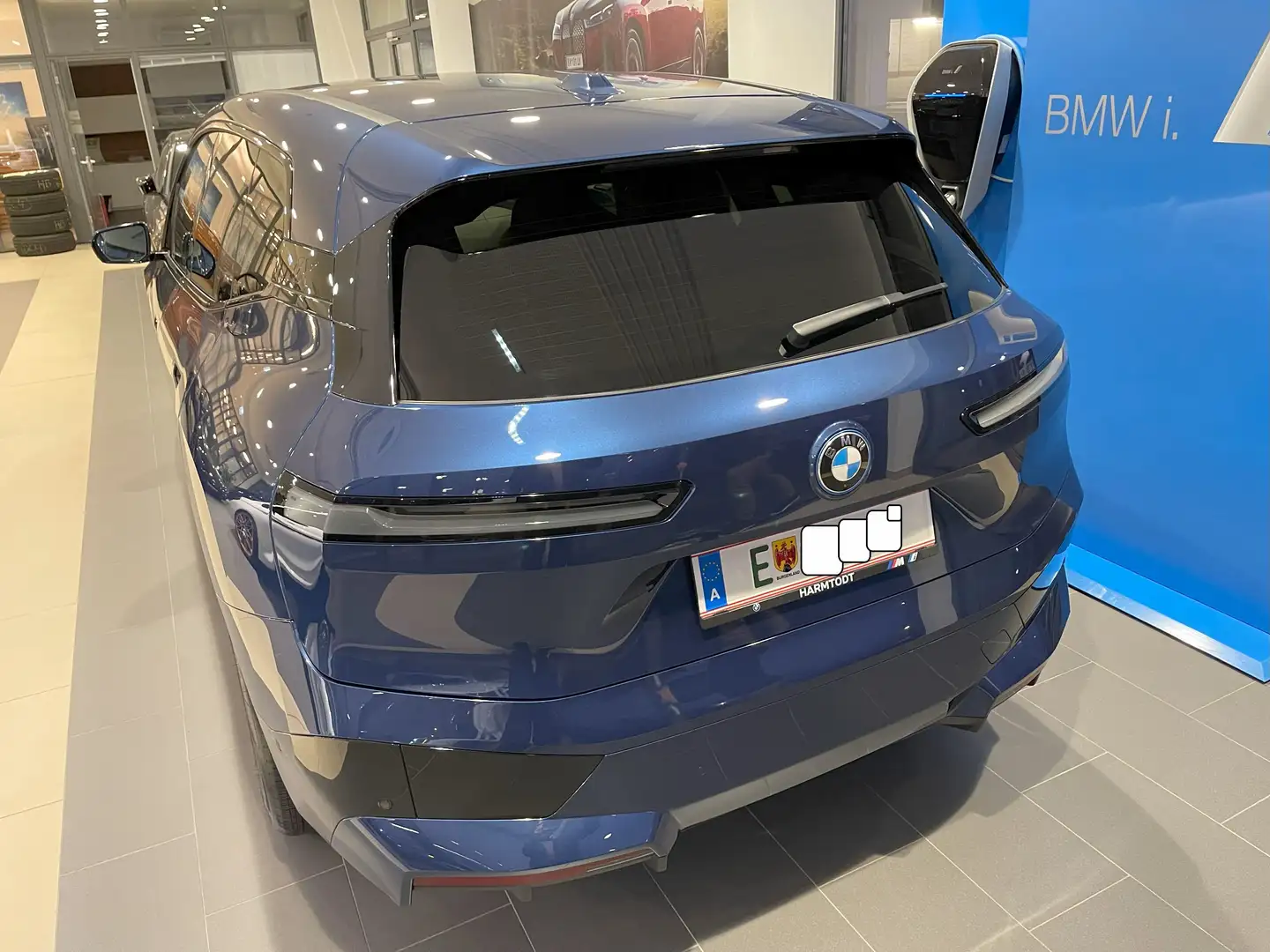 BMW iX iX xDrive40 71kWh Blau - 2