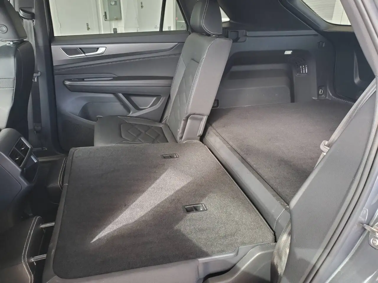 Volkswagen Atlas photo Volkswagen Atlas