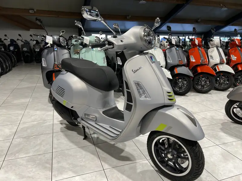 Vespa GTS Super Tech - foto 8