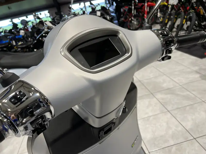 Vespa GTS Super Tech - foto 5