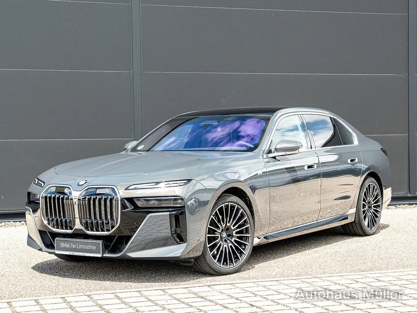 BMW 740 d INDIVIDUAL Theatre Executive Pilot L3 B&W HUD Grijs - 2