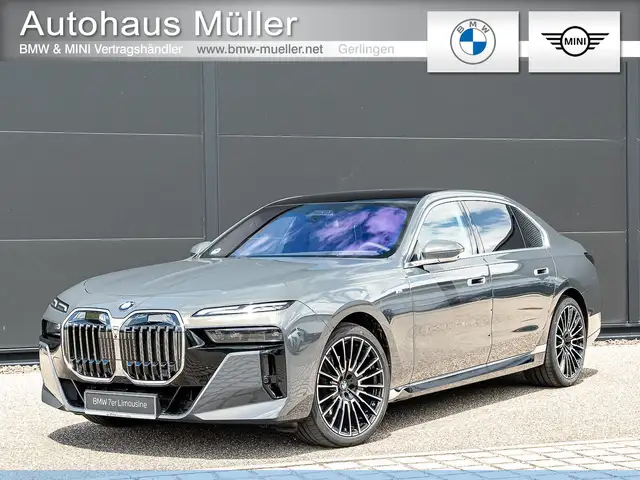 BMW 740 d INDIVIDUAL Theatre Executive Pilot L3 B&W HUD