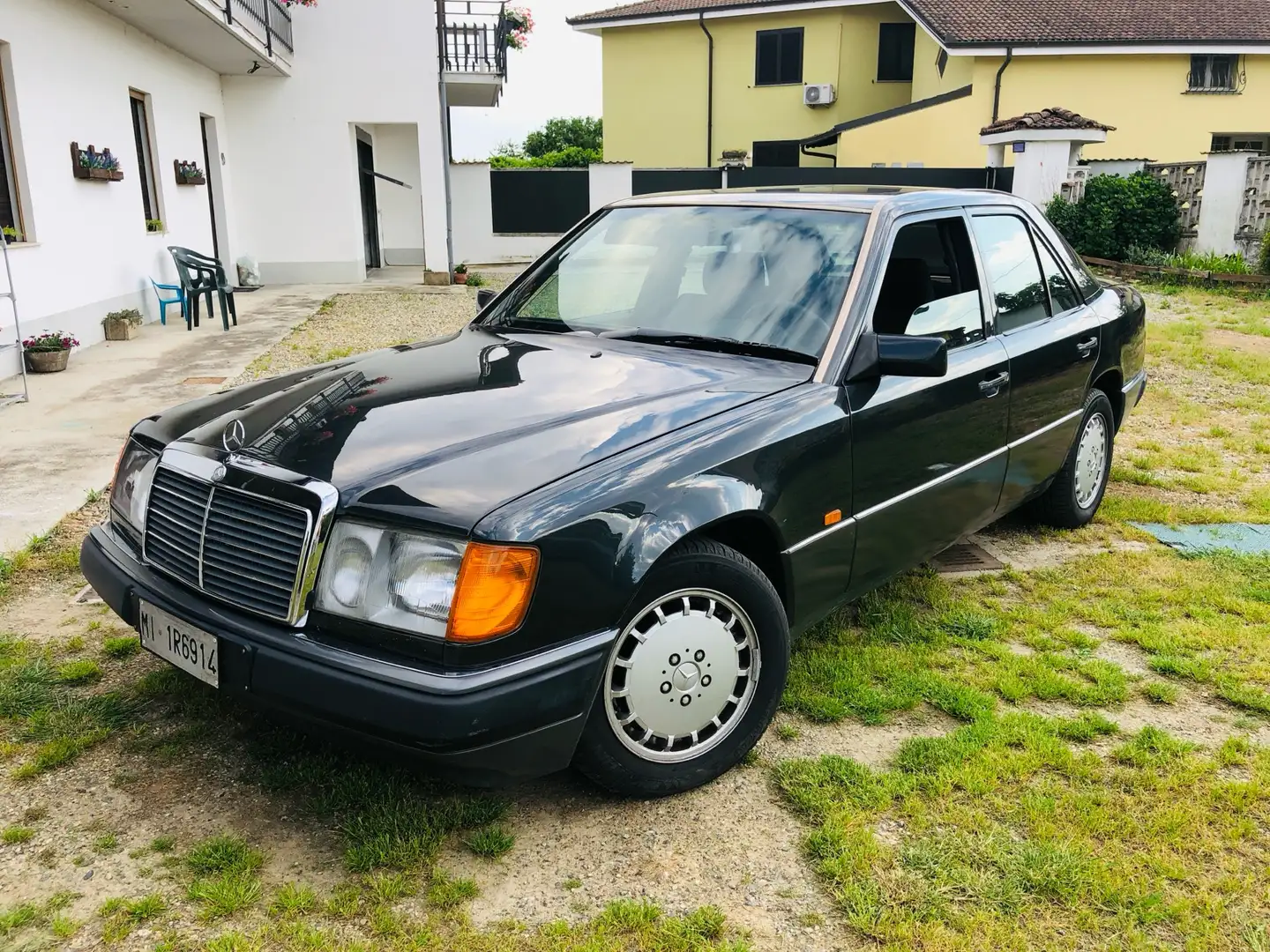 Mercedes-Benz 200 w124 - 1