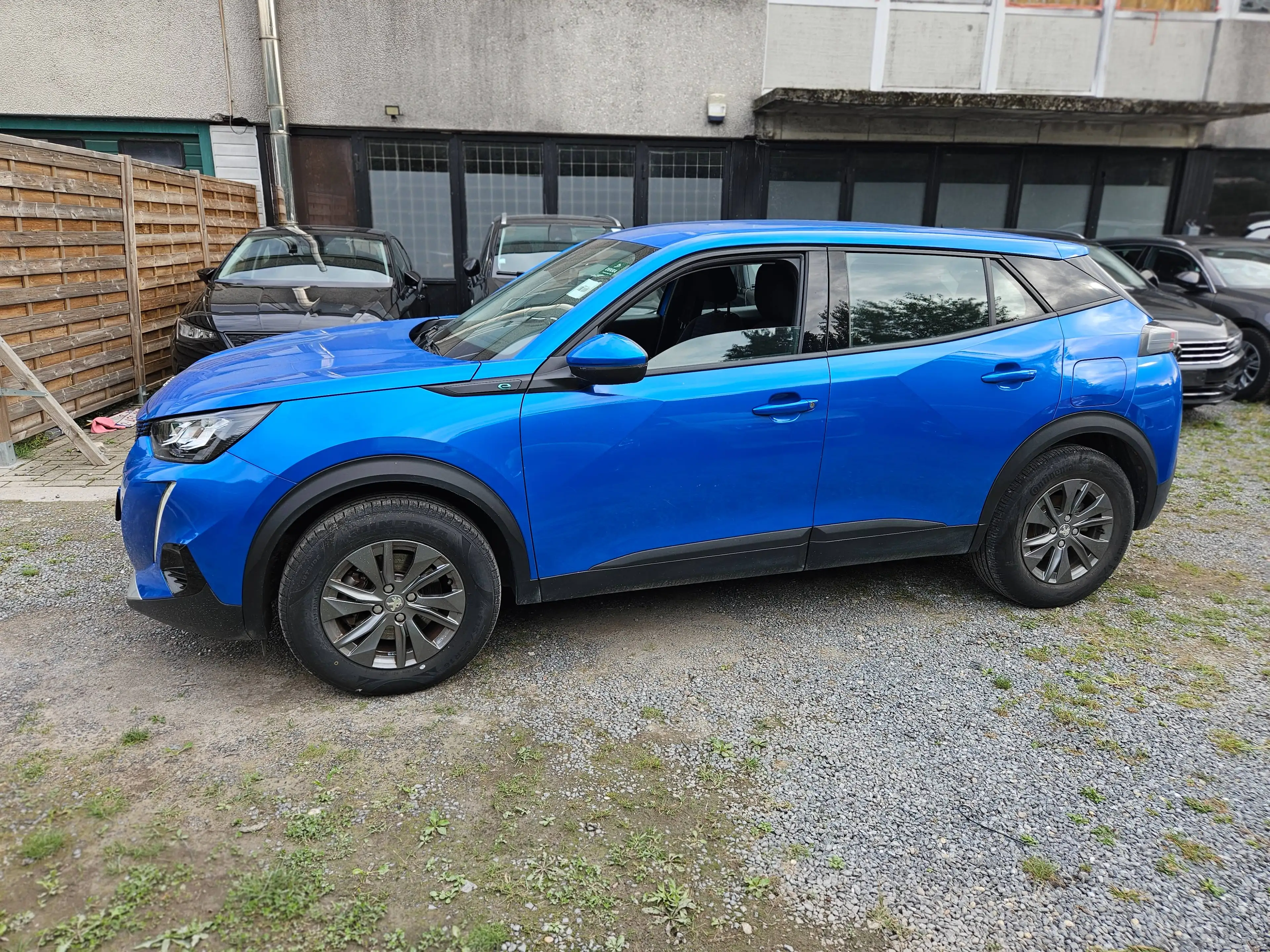 Peugeot e-2008 e-2008 50 kWh Active — photo 3