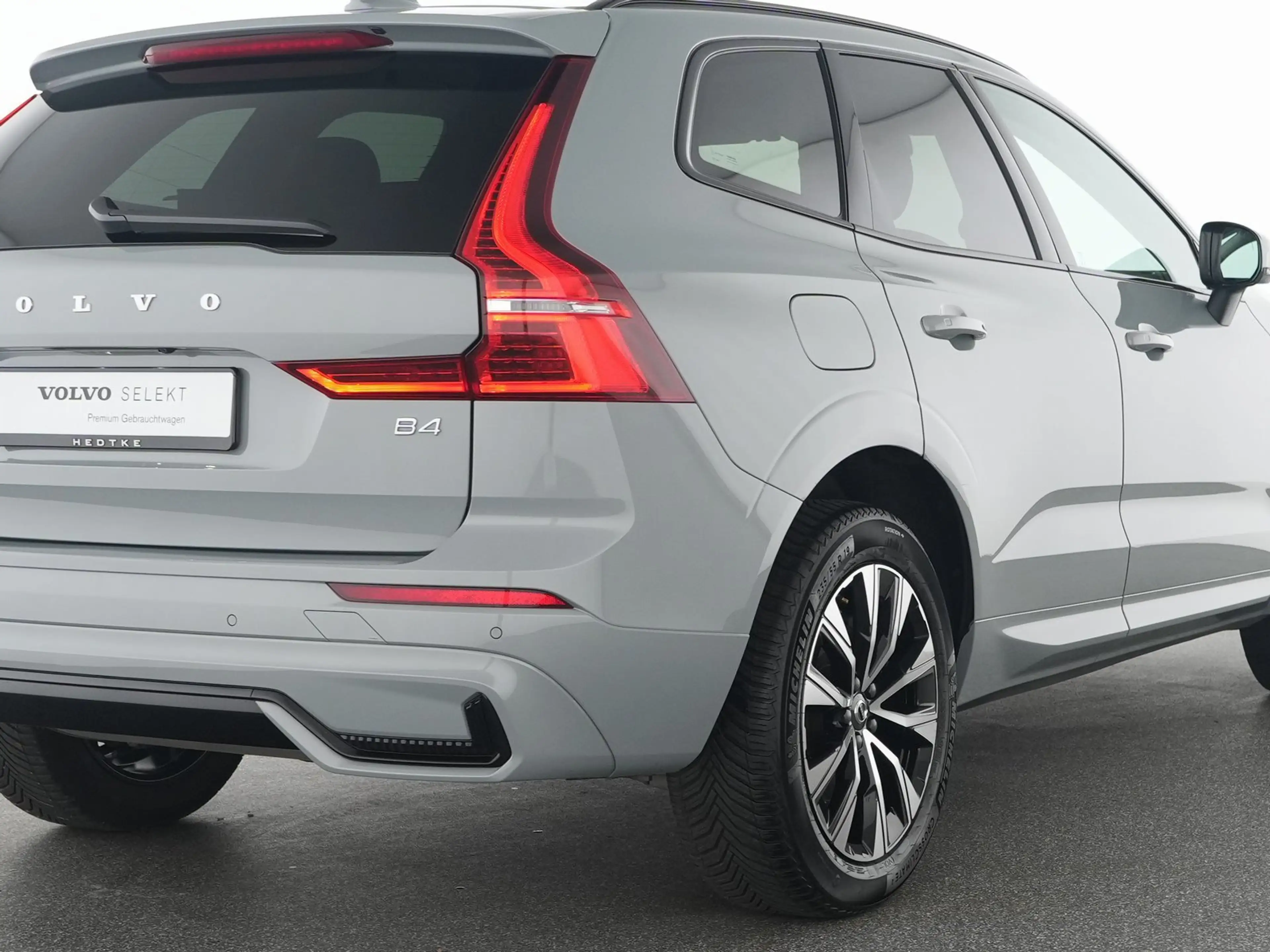 Volvo XC60 B4 Benzin Plus Dark LEDER*ACC*H&K-SOUND — photo 10