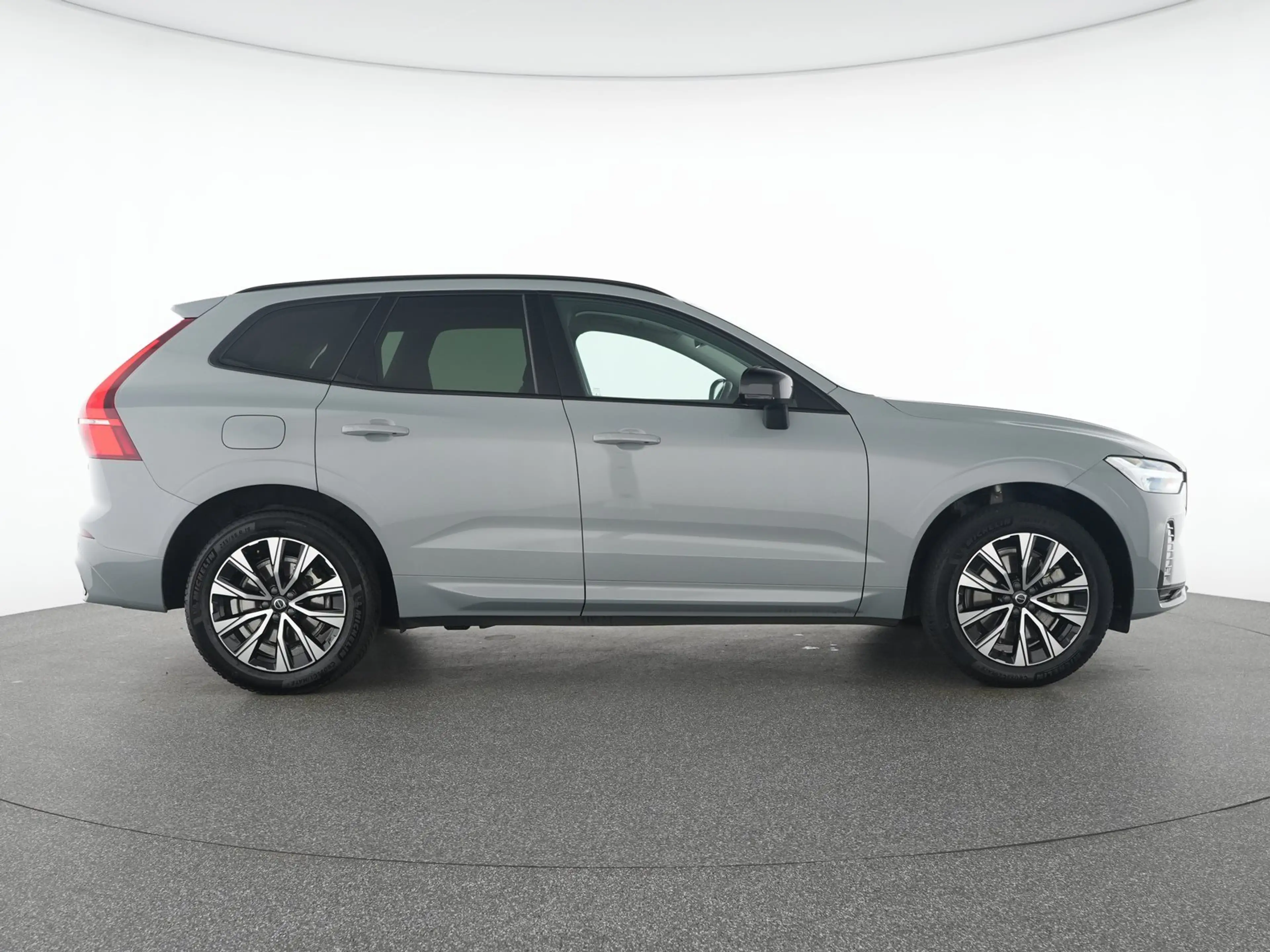 Volvo XC60 B4 Benzin Plus Dark LEDER*ACC*H&K-SOUND — photo 12