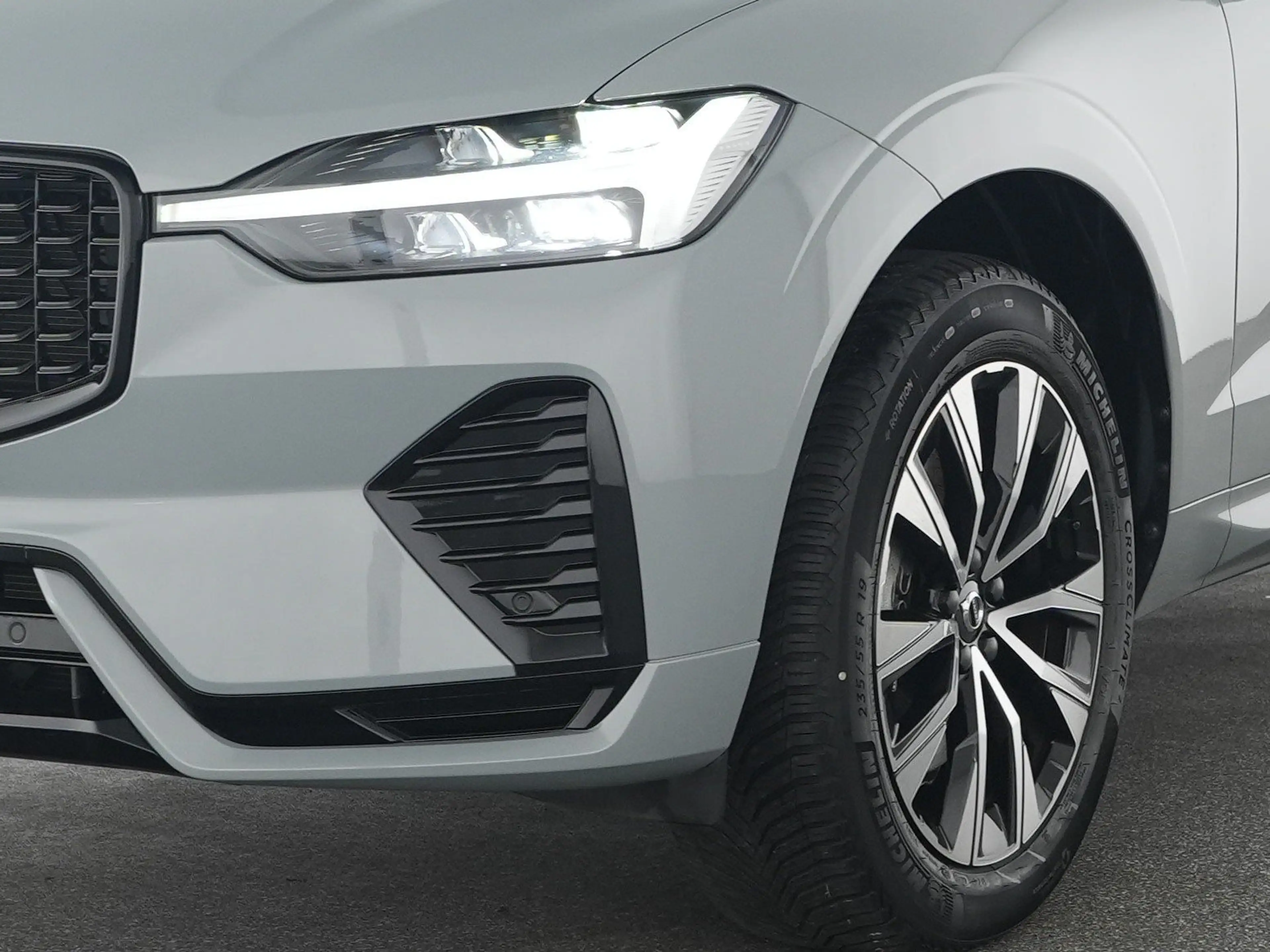 Volvo XC60 B4 Benzin Plus Dark LEDER*ACC*H&K-SOUND — photo 9
