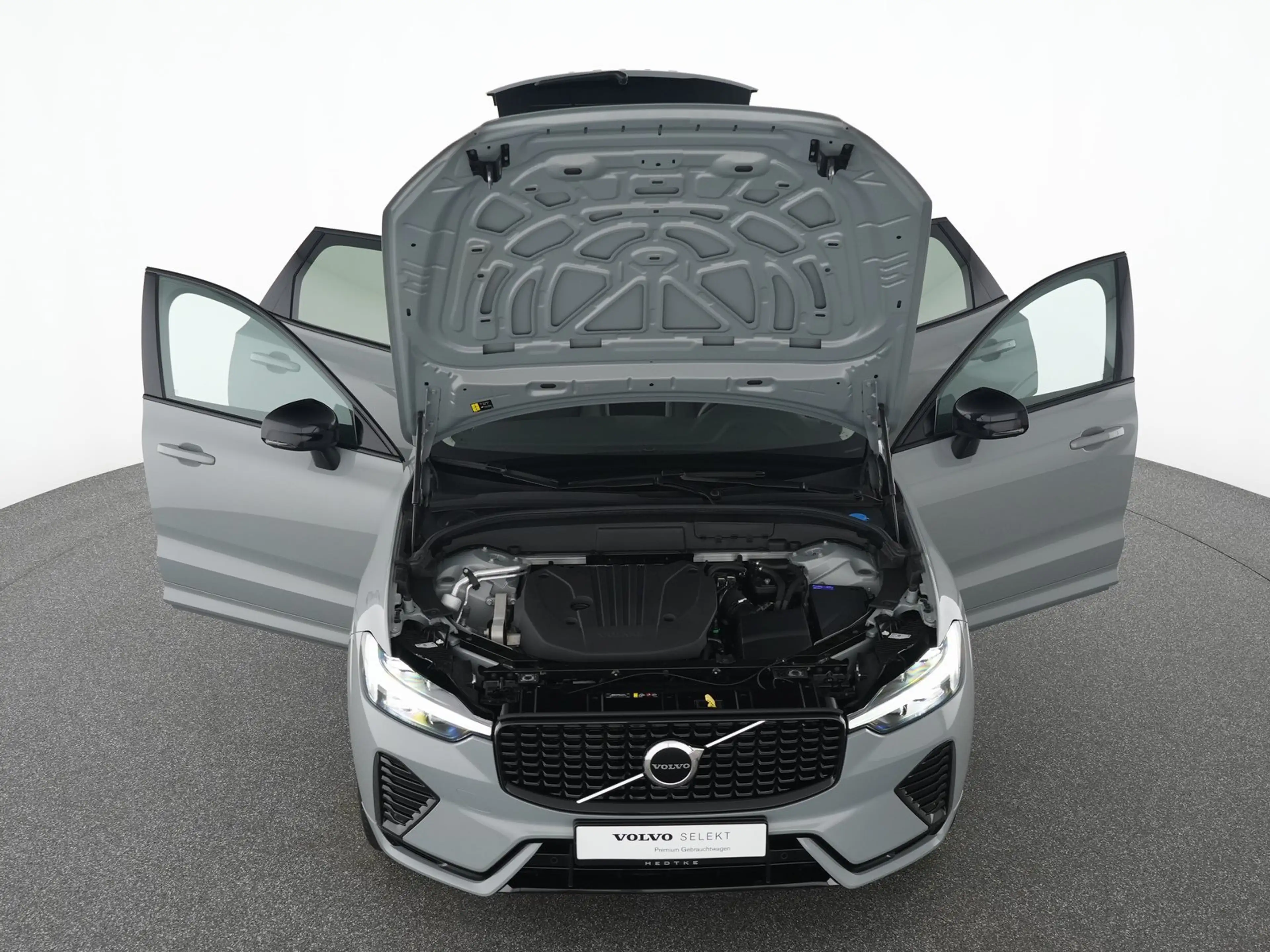 Volvo XC60 B4 Benzin Plus Dark LEDER*ACC*H&K-SOUND — photo 13