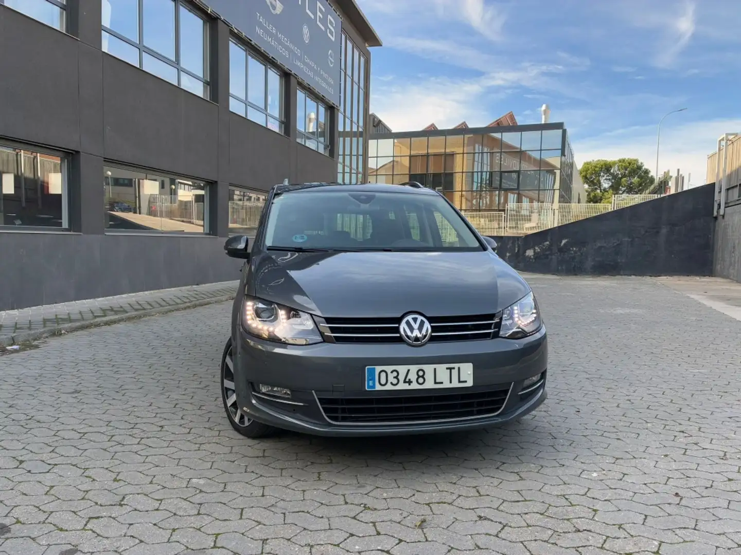 Volkswagen Sharan 1.4 TSI Sport DSG 110kW Plateado - 2