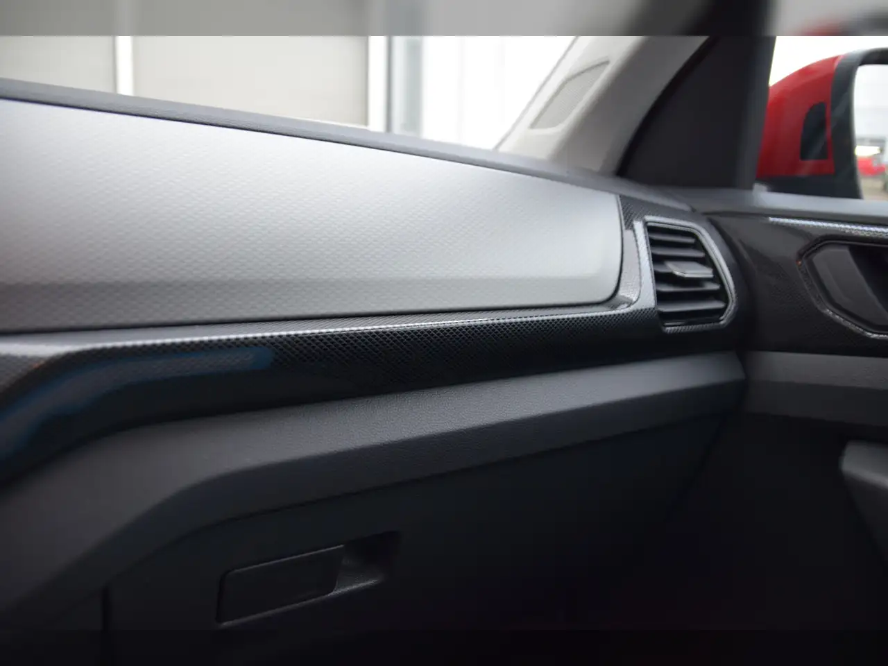 Volkswagen T-Cross TSI Life LED - Navi - Travel Assist 15
