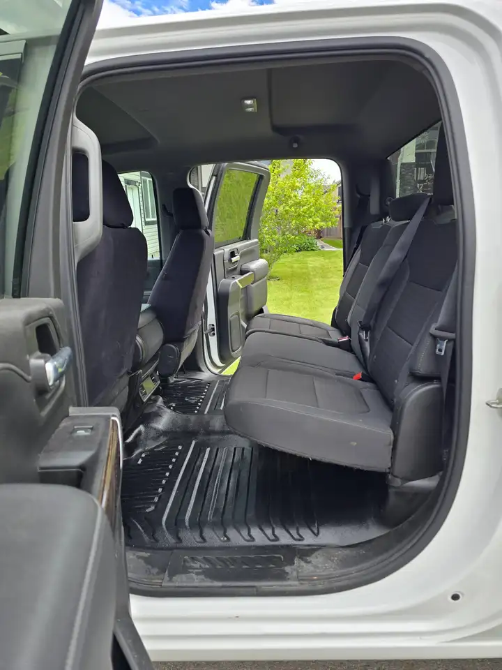 GMC Sierra 2500HD photo GMC Sierra 2500HD
