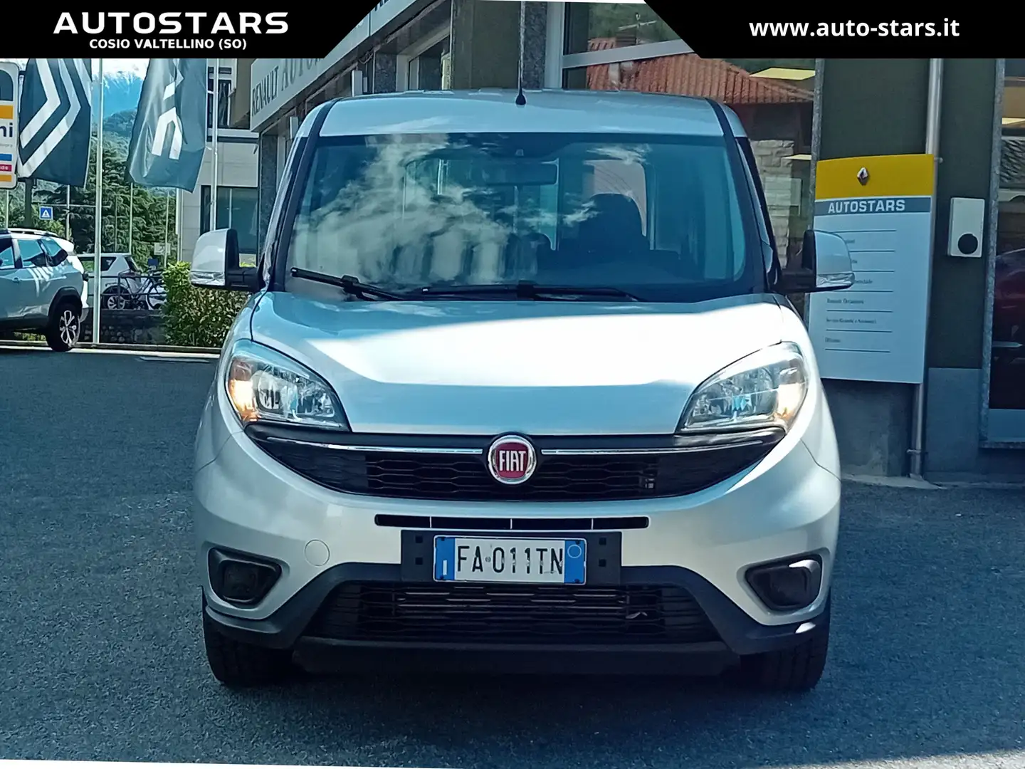 Fiat Doblo Doblo II 2015 1.4 tjt 16v Easy 120cv Plateado - 1