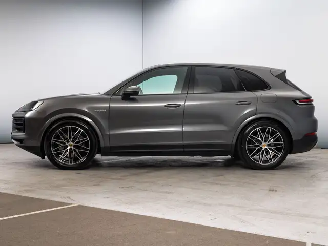 Porsche Cayenne view 2