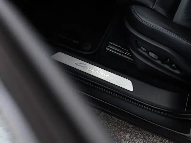 Porsche Cayenne view 15