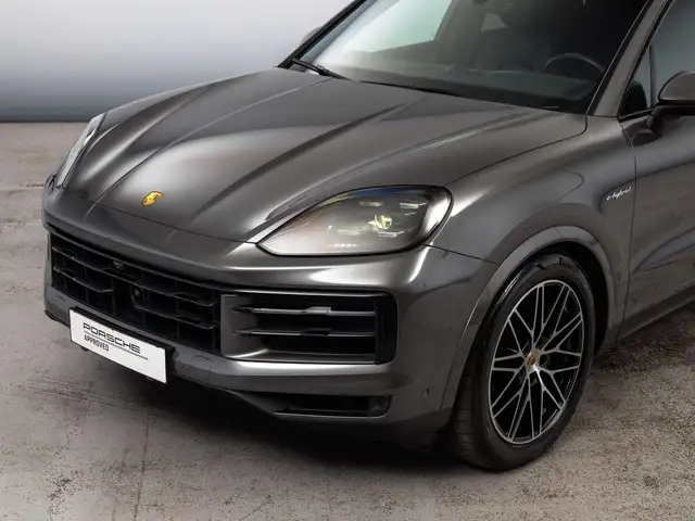 Porsche Cayenne view 8