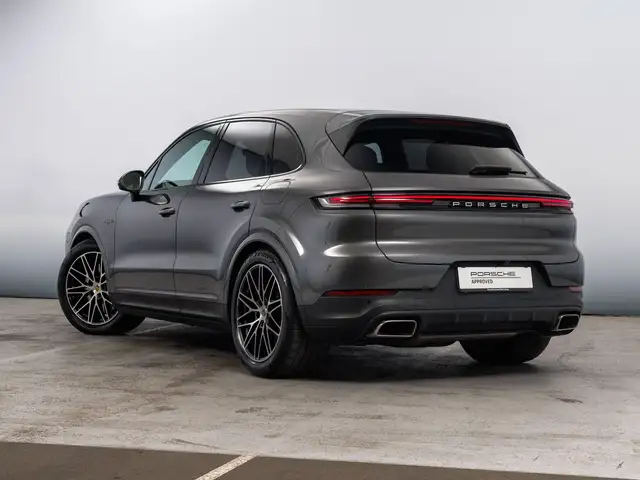 Porsche Cayenne view 3
