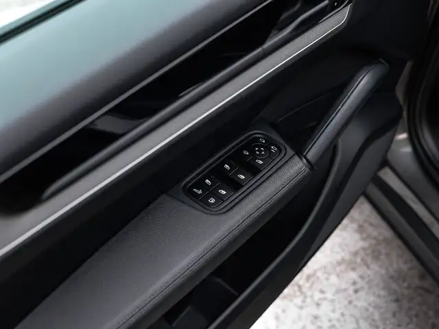 Porsche Cayenne view 14