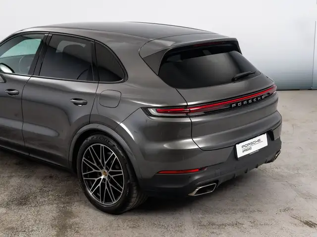 Porsche Cayenne view 10