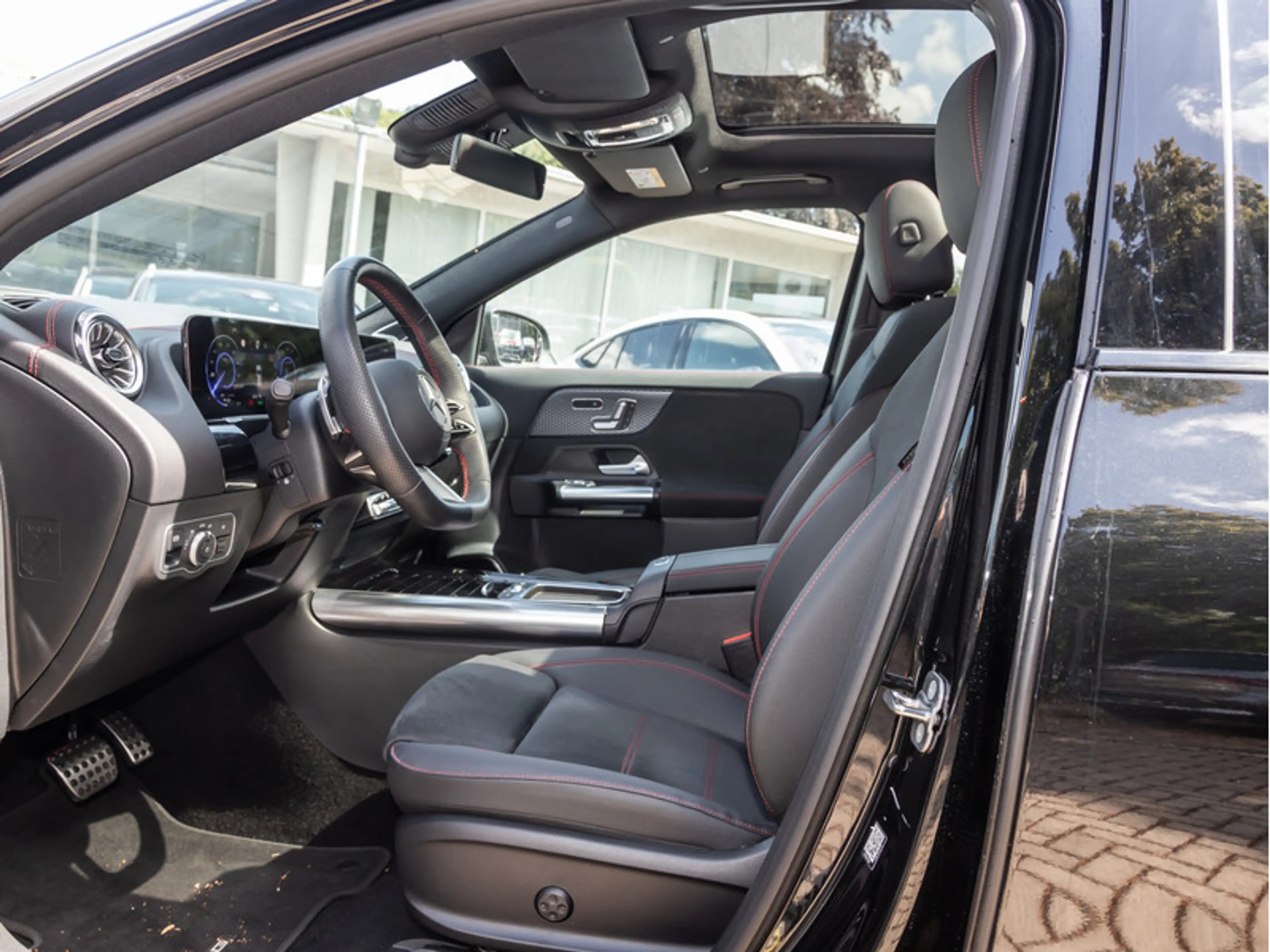 Mercedes-Benz EQA 350 4M AMG-Sport/360/Pano/AHK/Distr/Night/20 — photo 14