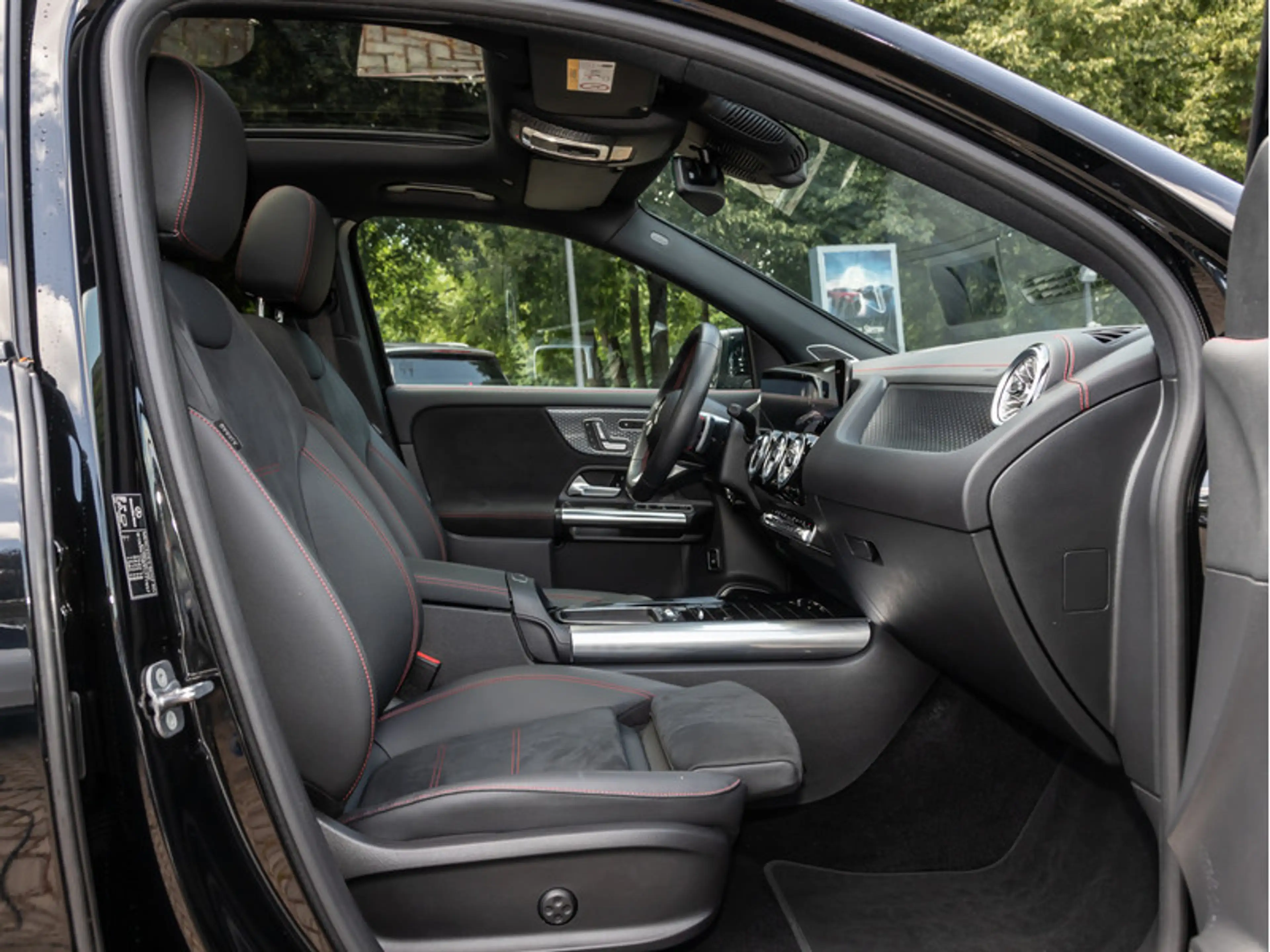 Mercedes-Benz EQA 350 4M AMG-Sport/360/Pano/AHK/Distr/Night/20 — photo 10