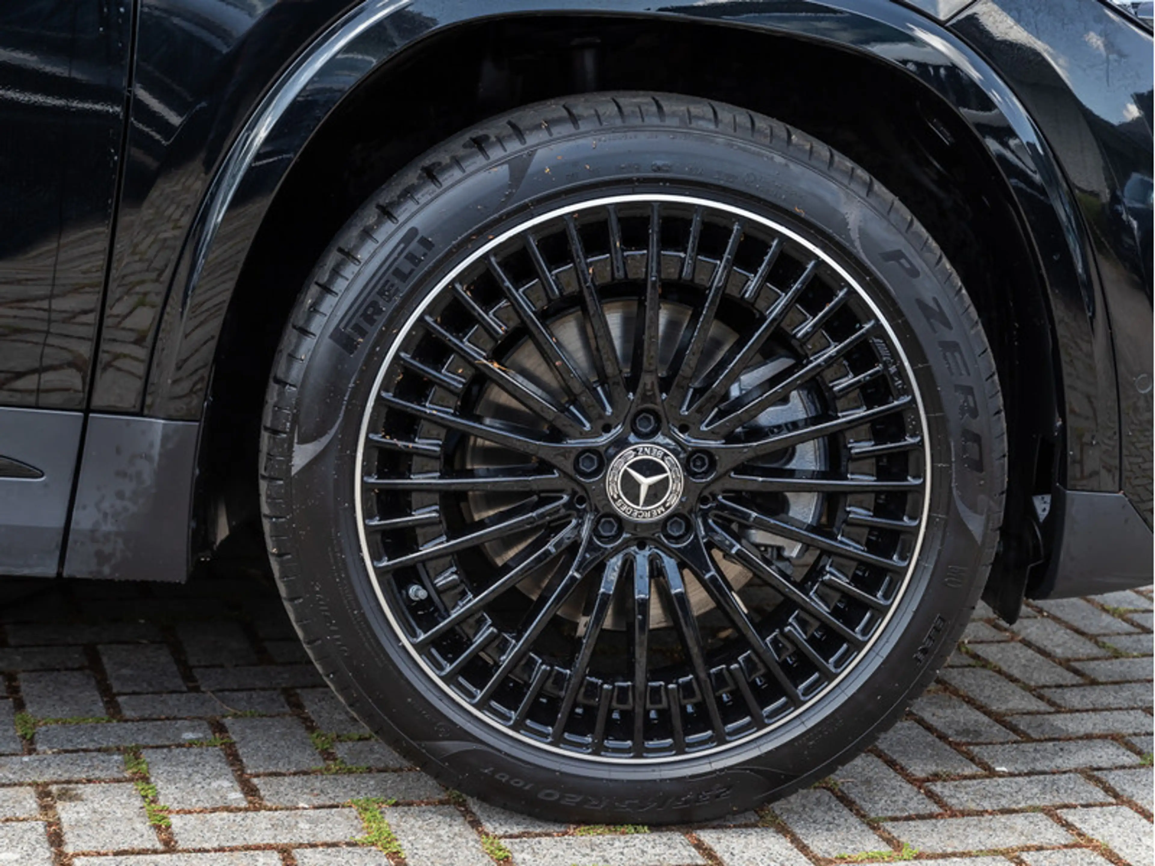 Mercedes-Benz EQA 350 4M AMG-Sport/360/Pano/AHK/Distr/Night/20 — photo 9
