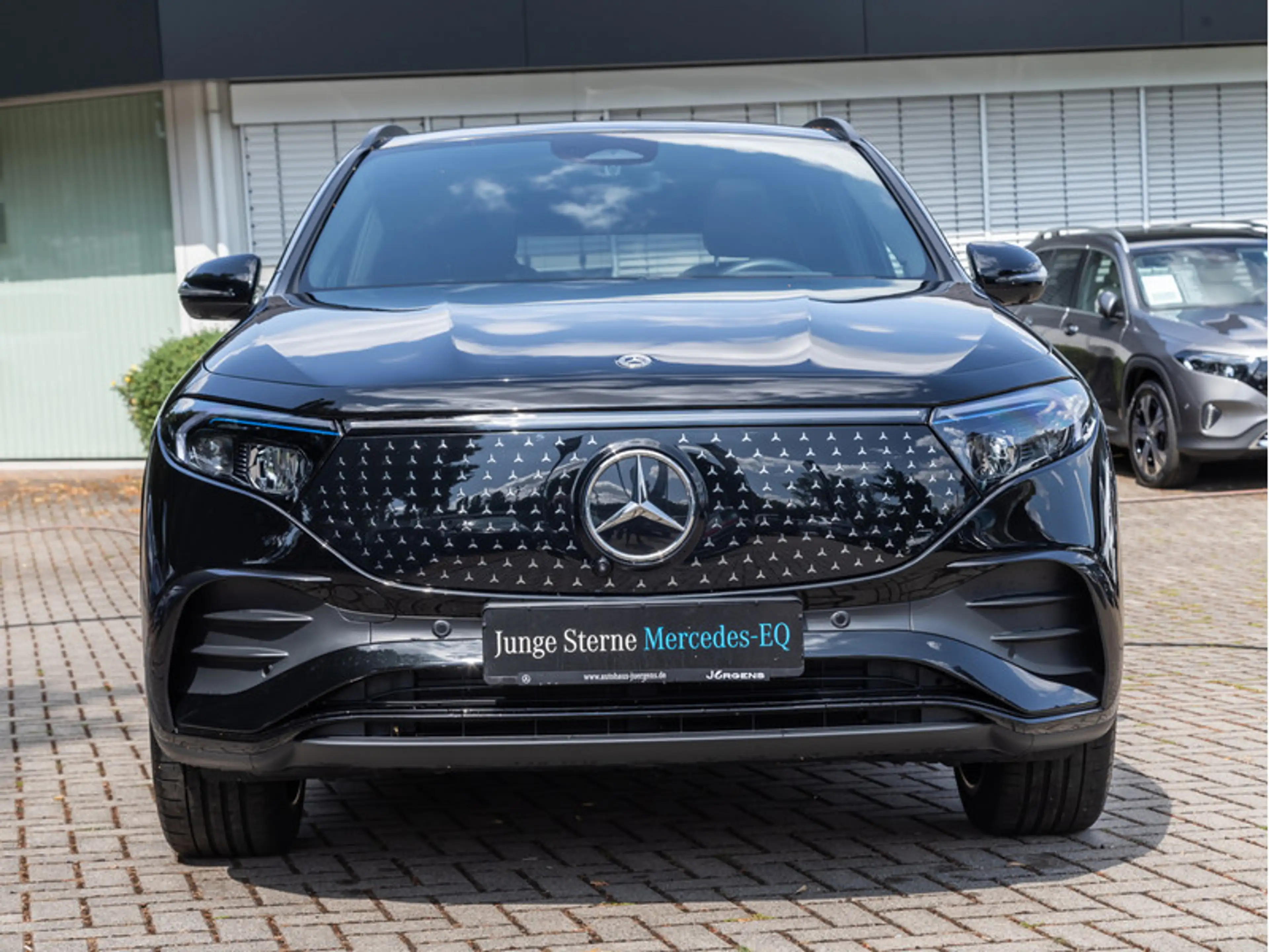 Mercedes-Benz EQA 350 4M AMG-Sport/360/Pano/AHK/Distr/Night/20 — photo 3