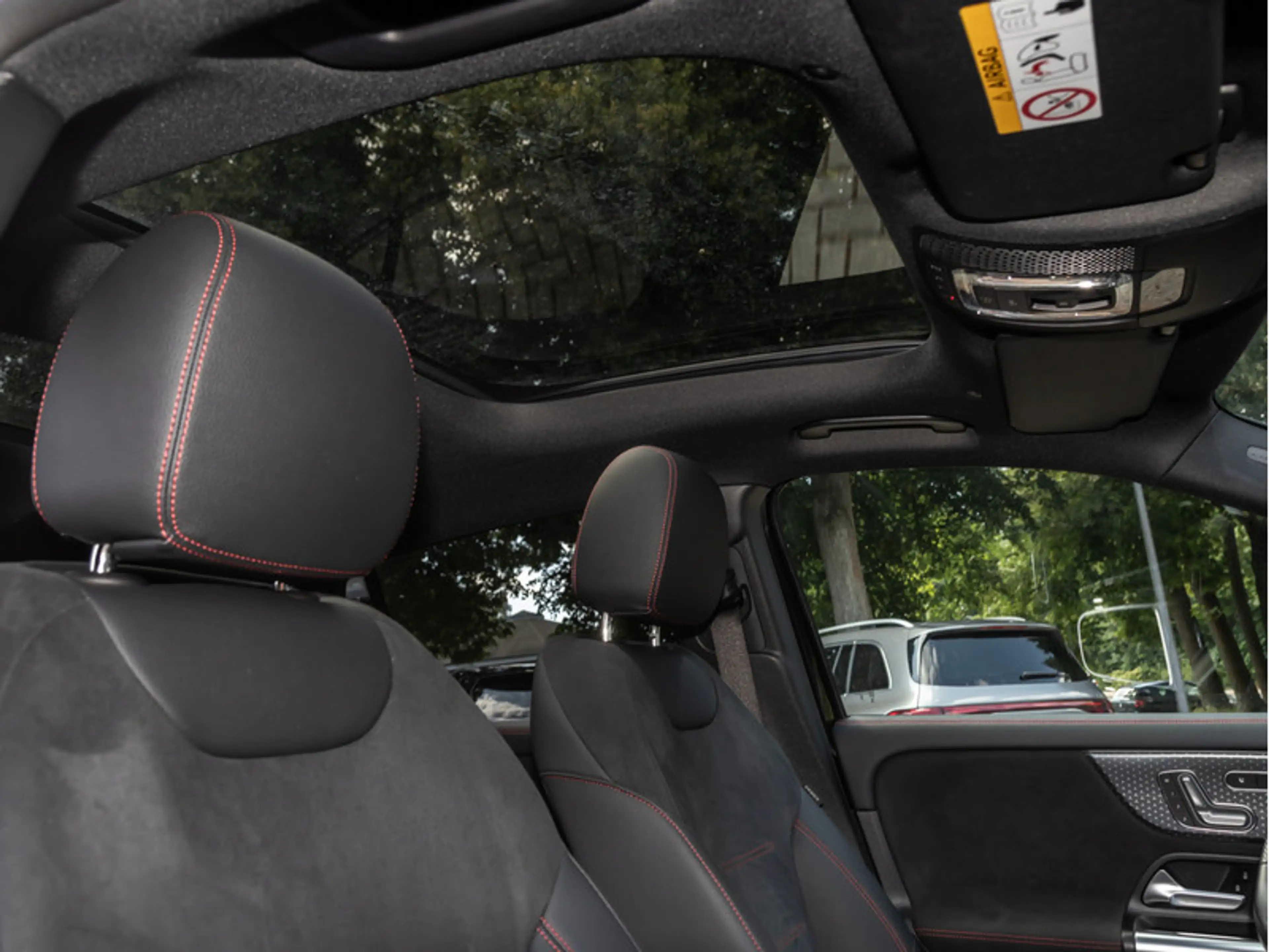 Mercedes-Benz EQA 350 4M AMG-Sport/360/Pano/AHK/Distr/Night/20 — photo 12