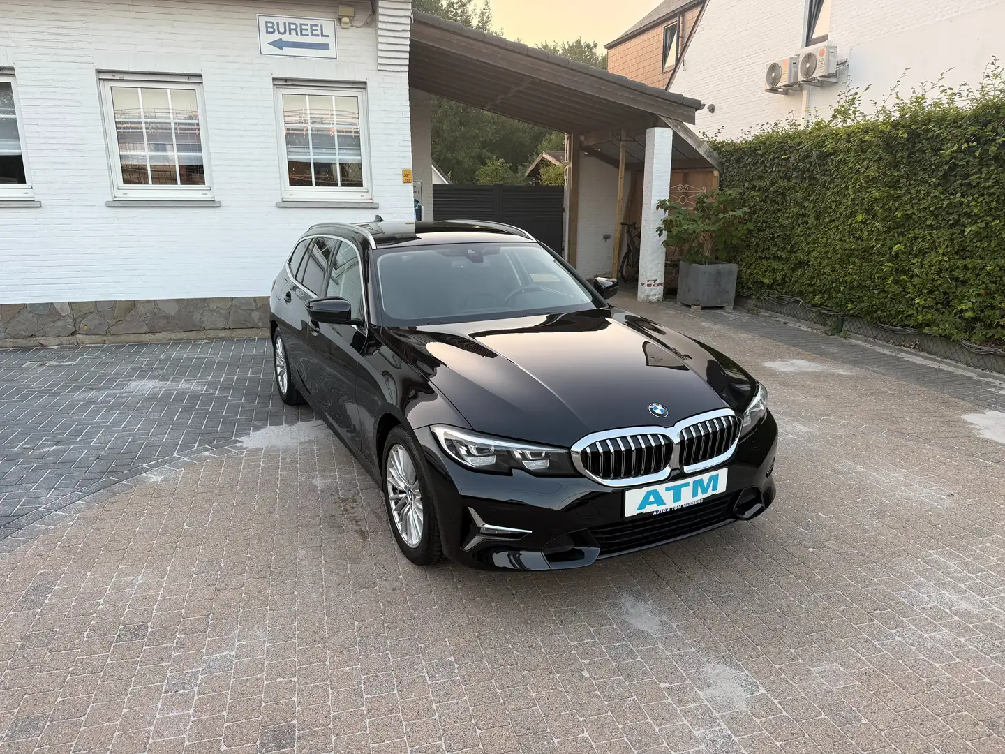 BMW 318 318d Touring Aut. Luxury Line/leder/Panodak/Airco Zwart - 1