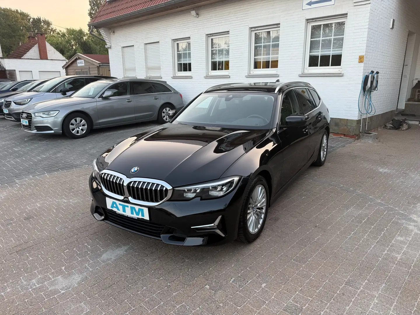 BMW 318 318d Touring Aut. Luxury Line/leder/Panodak/Airco Zwart - 2