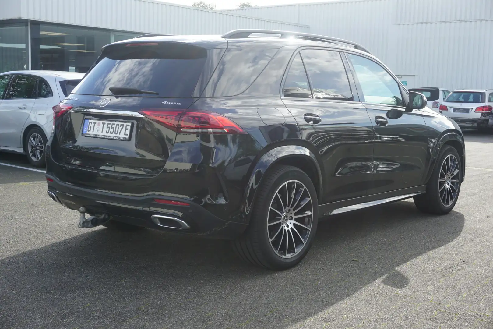 Mercedes-Benz GLE 350 GLE 350 de 4MATIC AMG AHK Pano Night Mulibeam Schwarz - 2