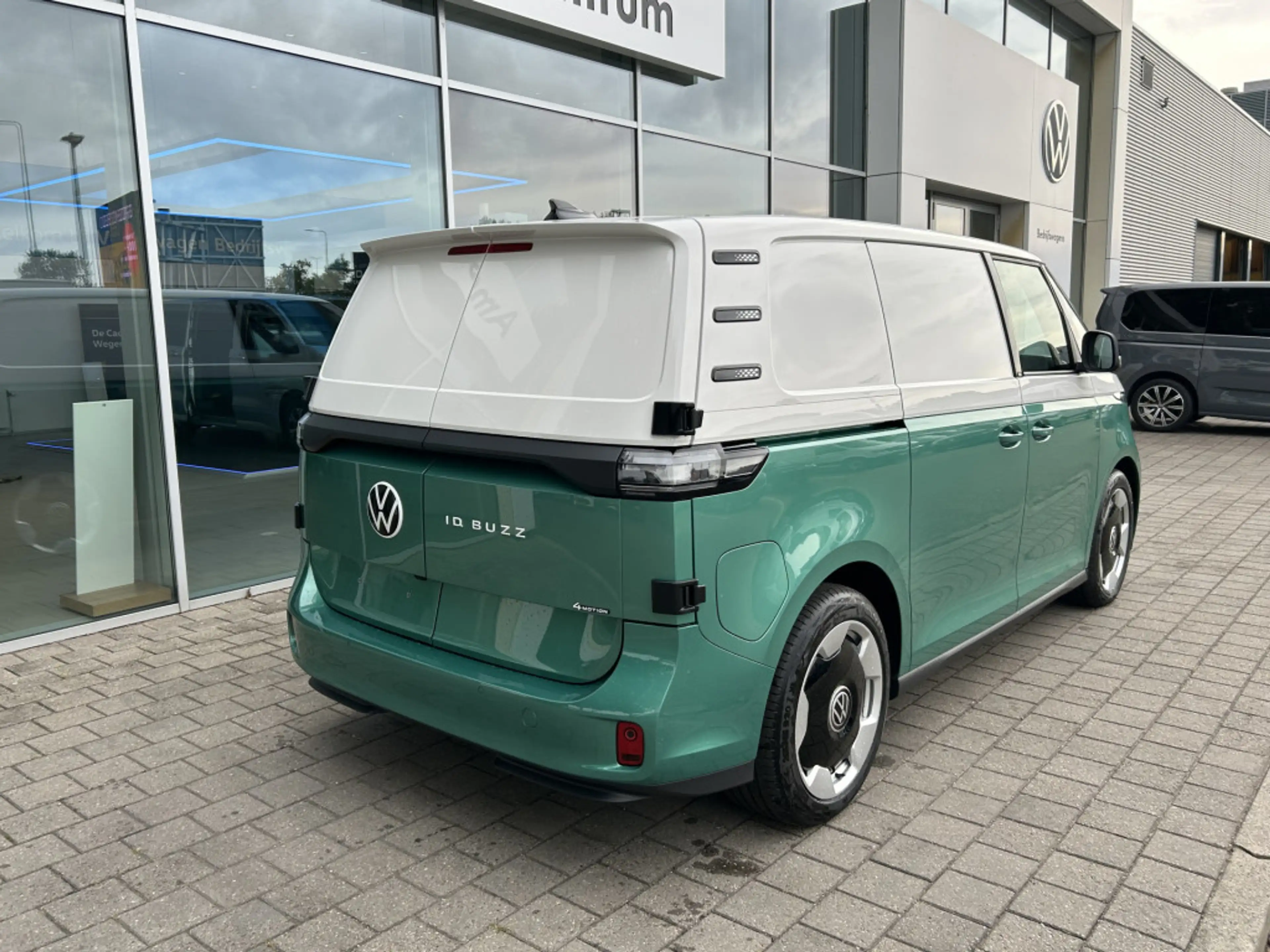Volkswagen ID. Buzz Cargo Bulli Limited Edition 79 kWh — photo 11