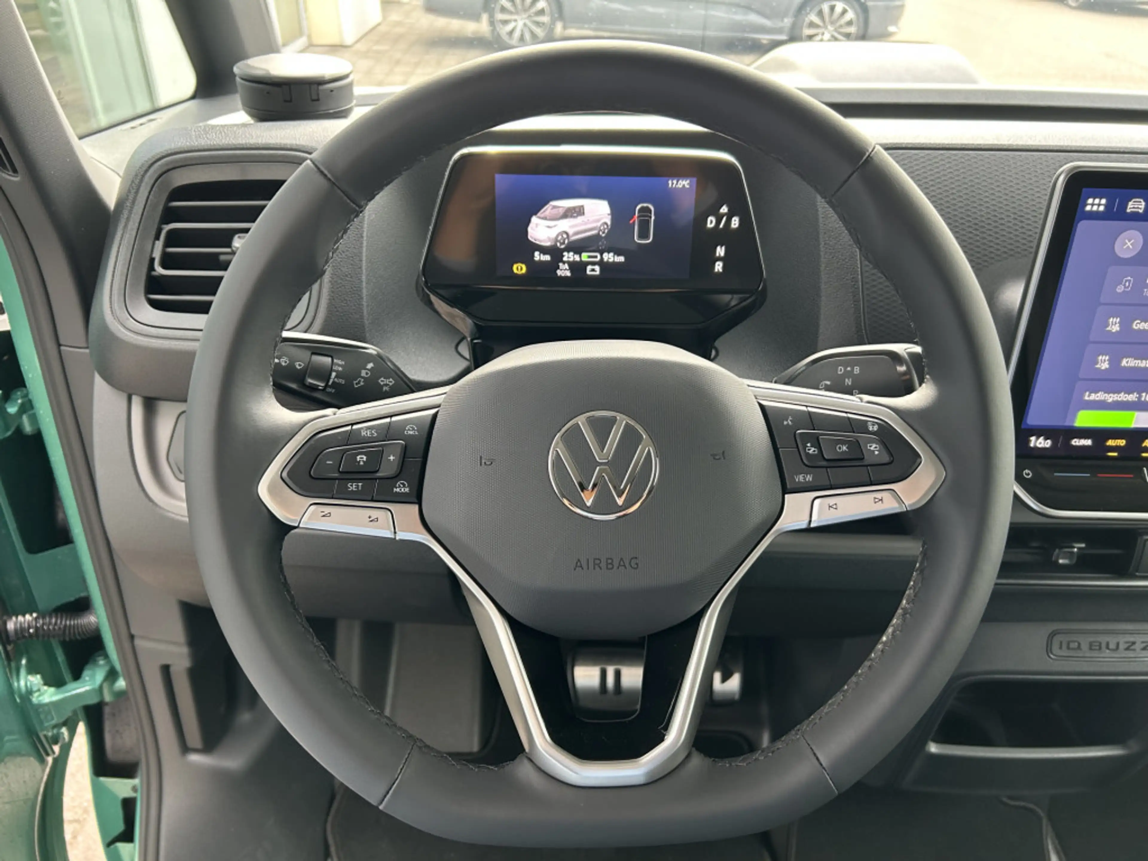 Volkswagen ID. Buzz Cargo Bulli Limited Edition 79 kWh — photo 12