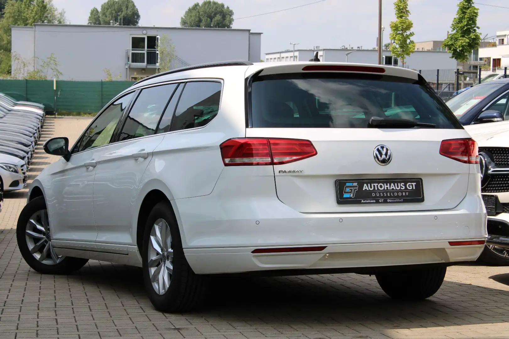 Volkswagen Passat Variant 2.0 TDI DSG/ACC/Klima/Navi/Sitzhz Weiß - 2
